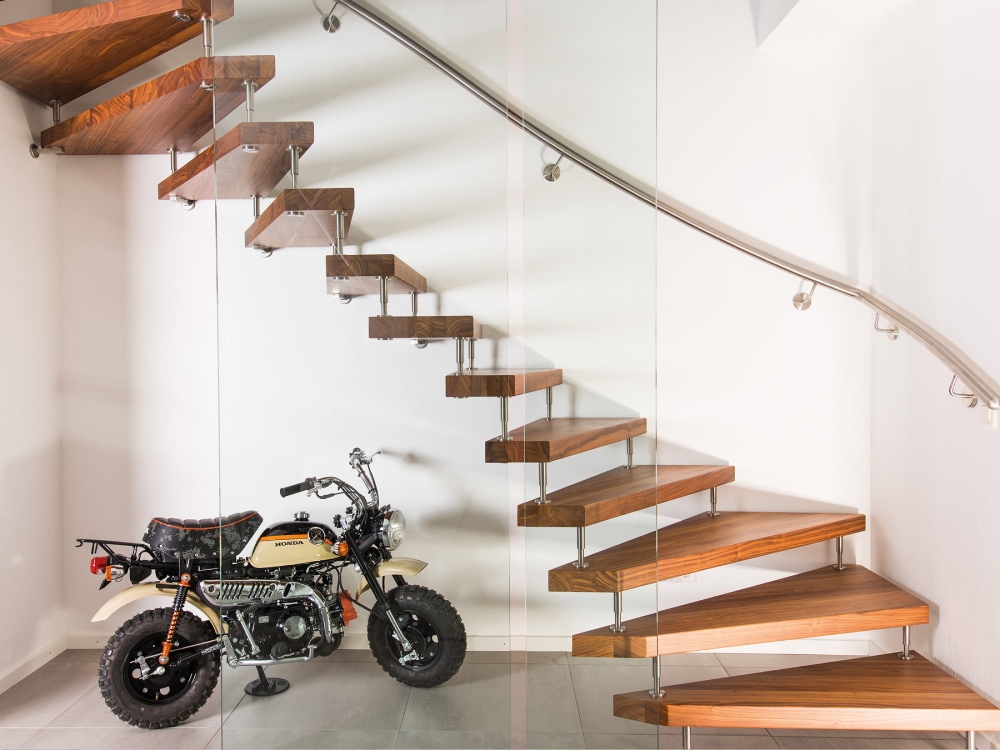 kenngott-rohrer-holztreppen-freitragende-treppe-06