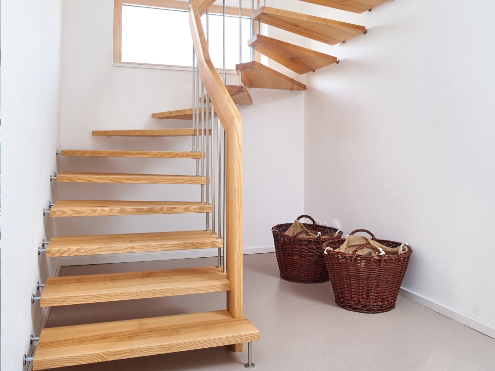 kenngott-rohrer-holztreppen-gelaendertragende-treppe-05