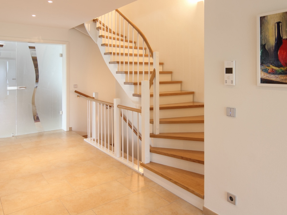 kenngott-rohrer-holztreppen-wangentreppe-01