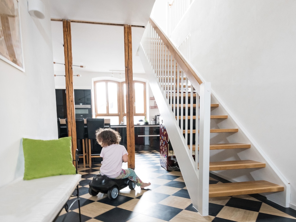 kenngott-rohrer-holztreppen-wangentreppe-02